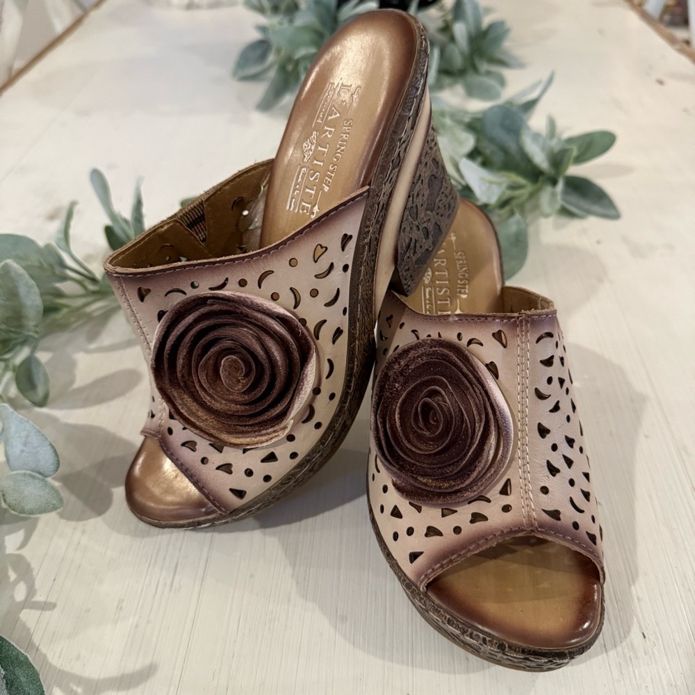 L’Artiste Spring Step Leather Amara Slip On Platform Wedge Mule Rosette NWOB 37